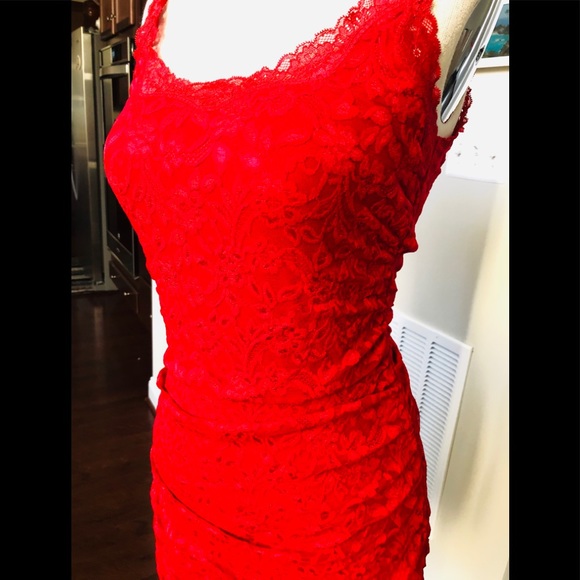 GORGEOUS FIGURE HUGGING DRESS - Picture 6 of 6